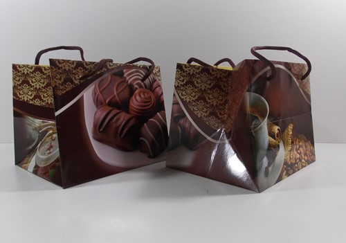 LUXE PAPIER DRAAGTAS MET KOORD 22x18x18 cm  BONBON KOFFIE
