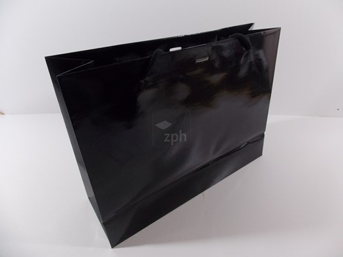 LUXE GLOSSY KLEDINGTAS 60x17x44+4  cm ZWART/ WIT