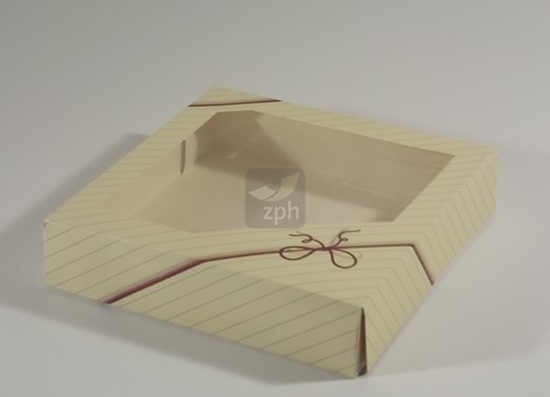 GEBAKDOOS  23x23x5  cm   dessin  STRIK 71