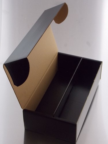 2 FLES WIJNDOOS 335x187x95 mm golfkarton ZWART